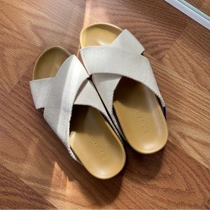 BRAND NEW Rothy’s Weekend Slide - oat, size 5.5